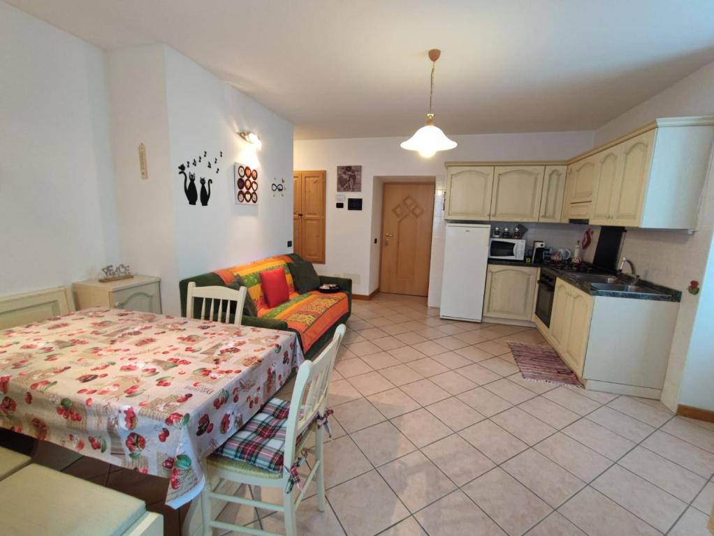 Kuchyň nebo kuchyňský kout v ubytování Appartamento panoramico a due passi dal Tonale
