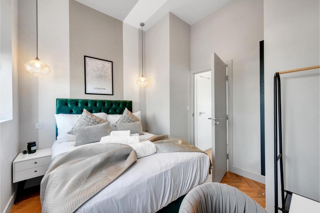 Beautiful Family Home in Quiet, Leafy Area, Hither Green (updated