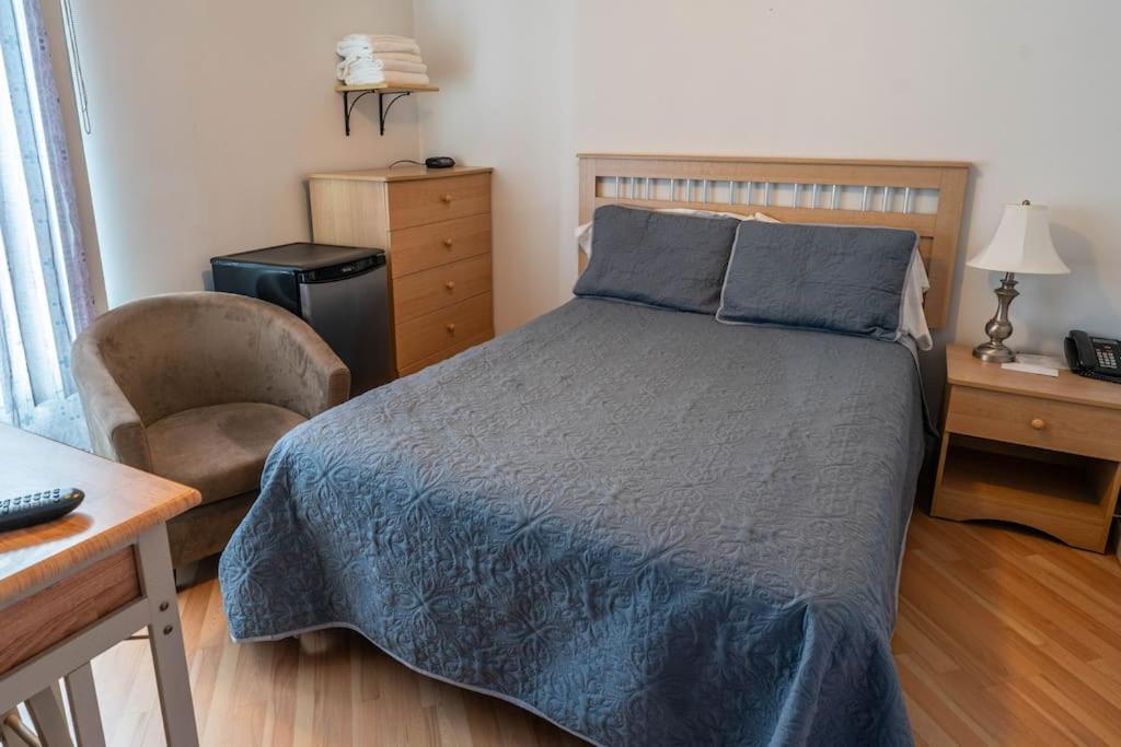 מיטה או מיטות בחדר ב-309 Chambre de travailleur Parfaite