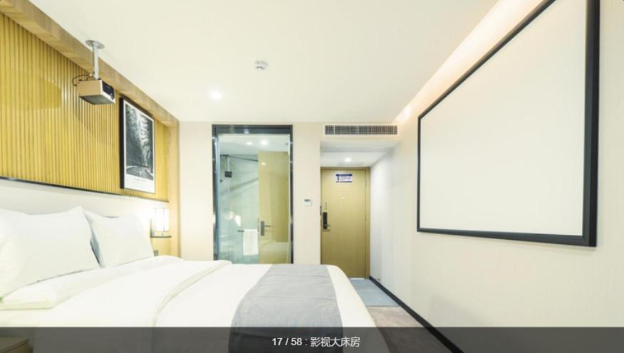 Postel nebo postele na pokoji v ubytování The Best Time Hotel Pazhou-Free shuttle bus for canton fair
