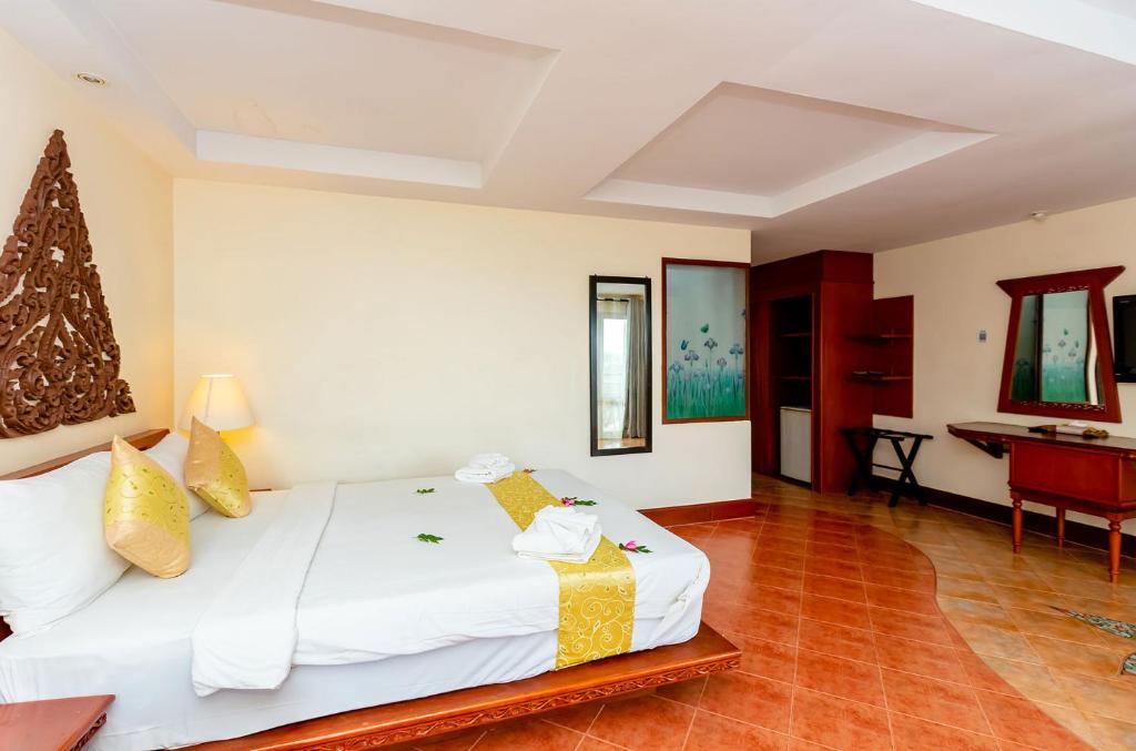 
 Deluxe Partial Sea View
