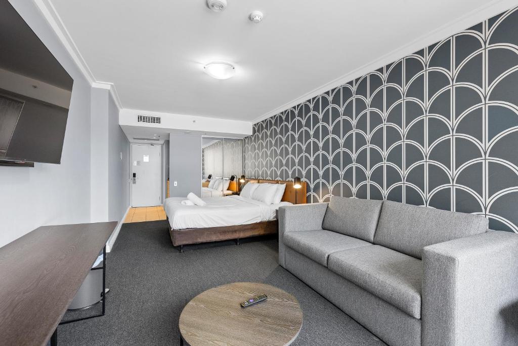 Discover Haymarket - King Studio With Sofa Bed