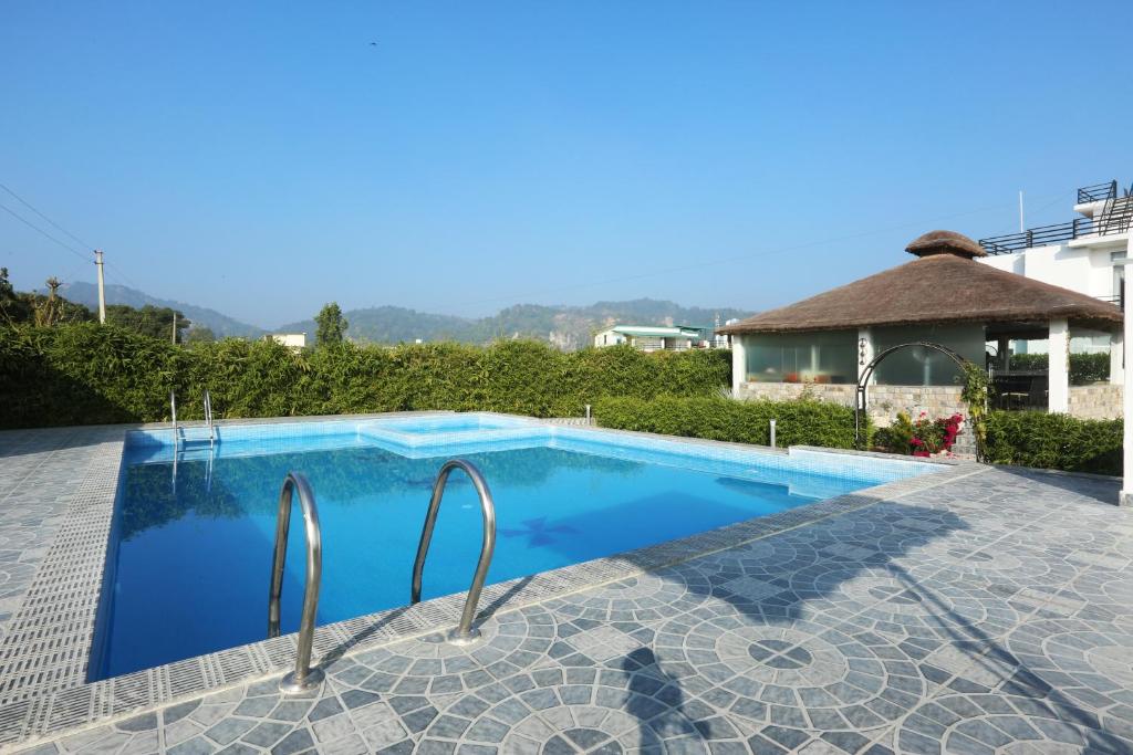 Bazén v ubytování Hriday Bhoomi - Luxury Cottages & Villa in Jim Corbett nebo v jeho okolí