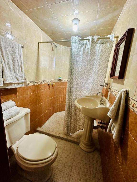 Koupelna v ubytování Hotel Monarca Tlalpujahua