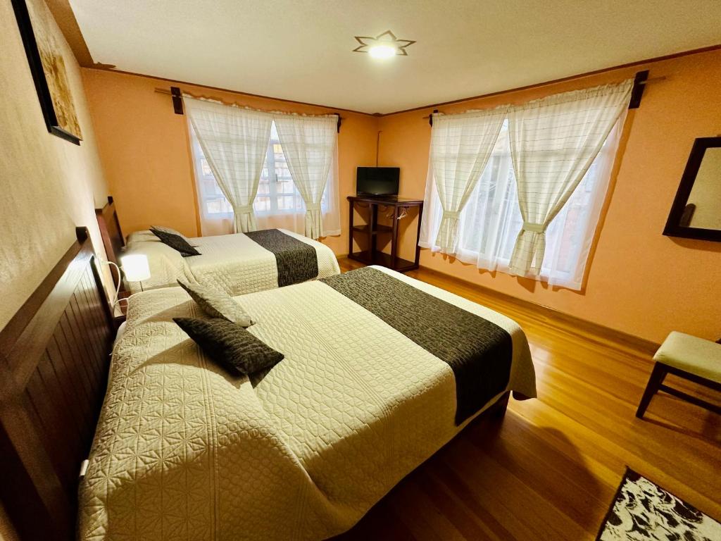 Postel nebo postele na pokoji v ubytování Hotel Monarca Tlalpujahua