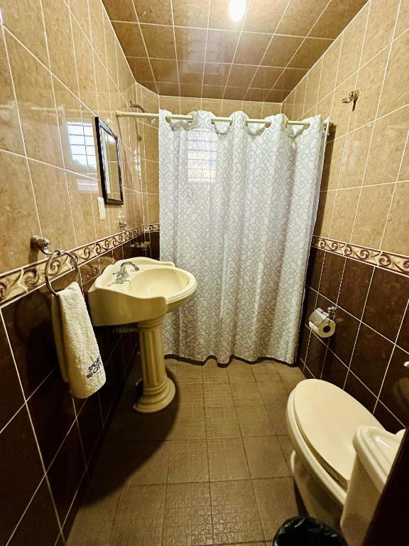 Koupelna v ubytování Hotel Monarca Tlalpujahua