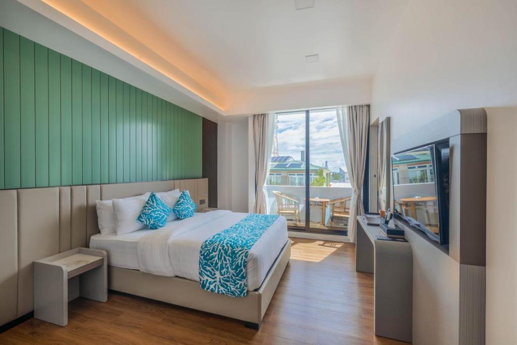TV a/nebo společenská místnost v ubytování Arena Beach Hotel