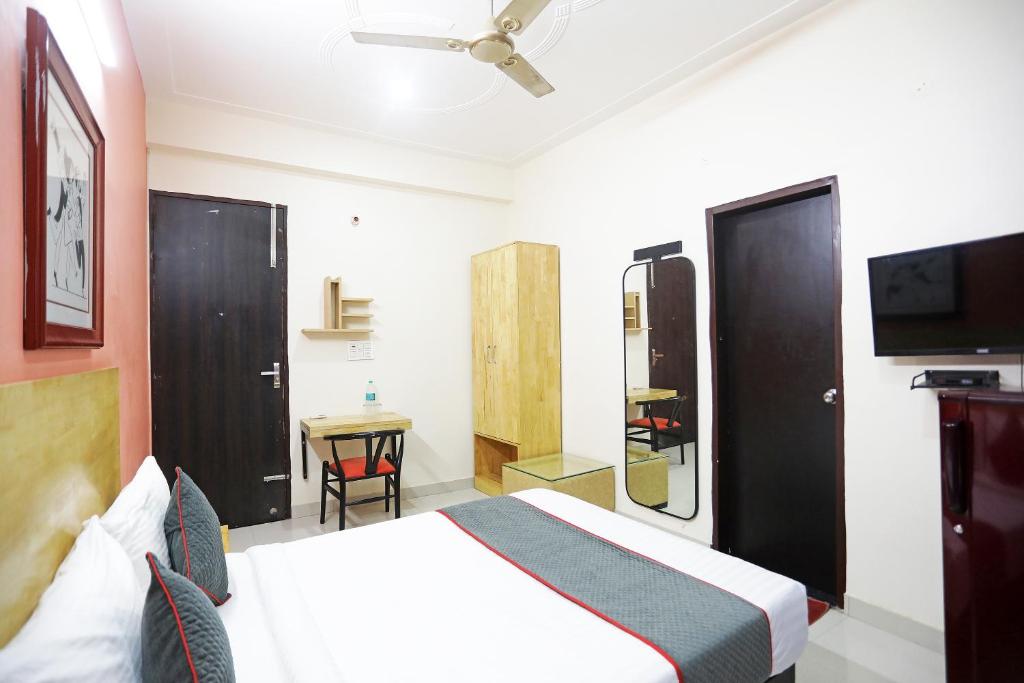 Postel nebo postele na pokoji v ubytování Super Townhouse Cloud Bay, Near Genpact, Sector-69, Gurgaon