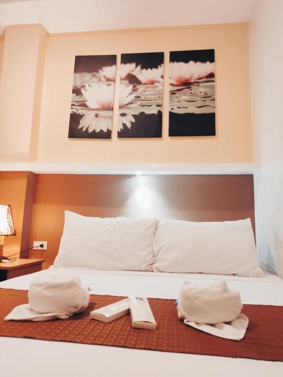 Postel nebo postele na pokoji v ubytování Aurelle Inn