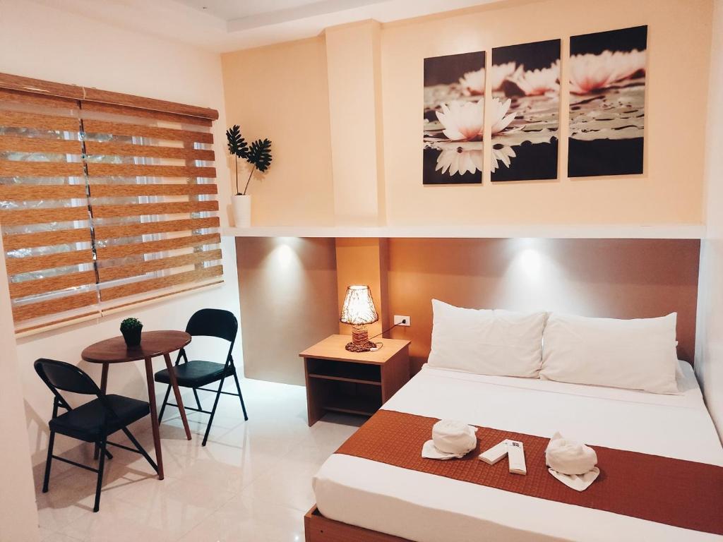 Postel nebo postele na pokoji v ubytování Aurelle Inn