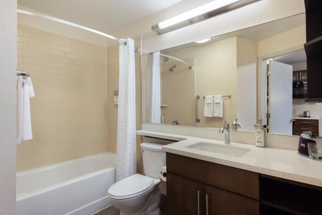 Candlewood Suites Anaheim - Resort Area, an IHG Hotel - Suite Queen Studio - Communication Accessible
