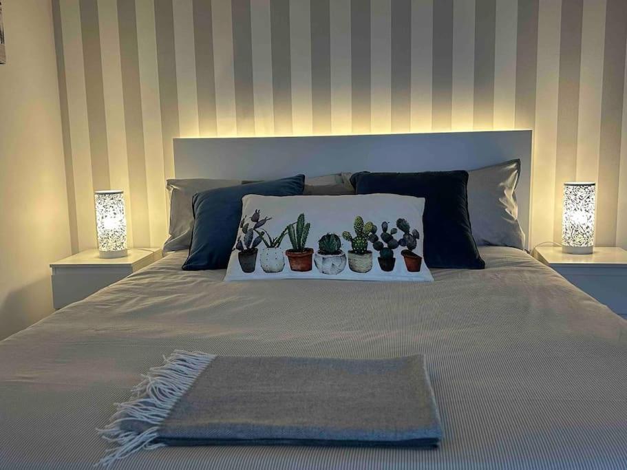 a bed with a bunch of potted plants on it at Appartamento raffinato su Roma zona Aurelia in Rome