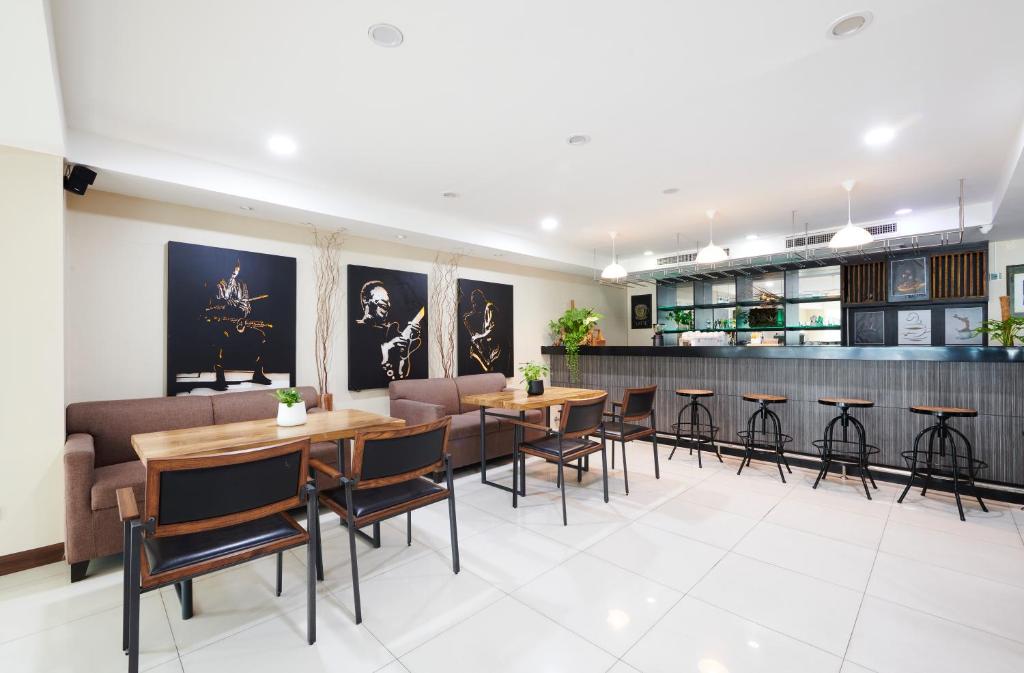 Restaurace v ubytování Adelphi Pattaya