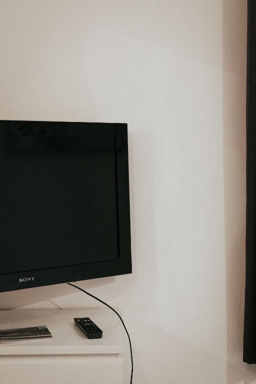 TV a/nebo společenská místnost v ubytování Résidence du Parc appartement calme