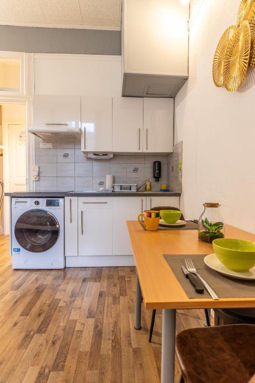 Kuchyň nebo kuchyňský kout v ubytování Résidence du Parc appartement calme