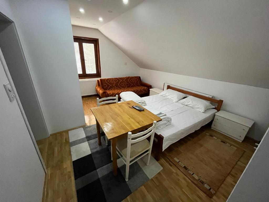 Rúm í herbergi á Apartments and Rooms Vicko