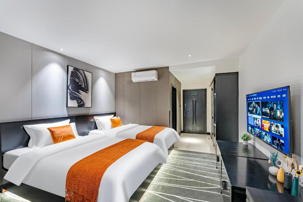 Postel nebo postele na pokoji v ubytování Boyue Miyazaki Hotel - Guangzhou Baiyun International Airport