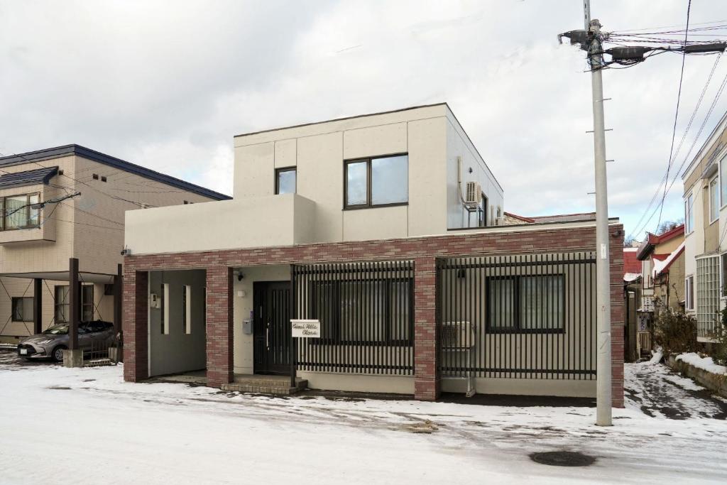 a brick building with a green door on a street at Canal Villa Otaru - Vacation STAY 99697v in Otaru