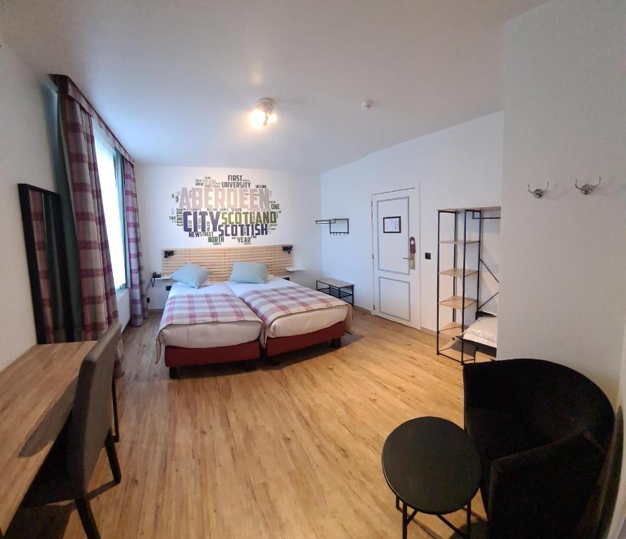Postel nebo postele na pokoji v ubytování Hotel La Roseraie