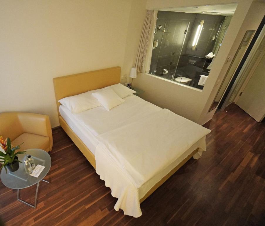 Postel nebo postele na pokoji v ubytování Hotel Glockenhof Zürich
