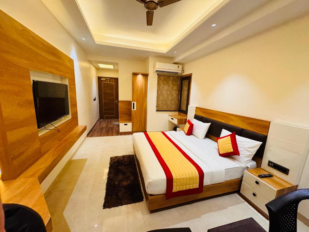 Postel nebo postele na pokoji v ubytování Masaga by Qcent, Gurugram