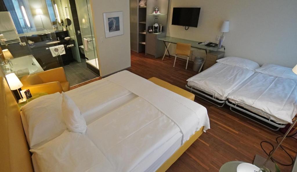 Postel nebo postele na pokoji v ubytování Hotel Glockenhof Zürich