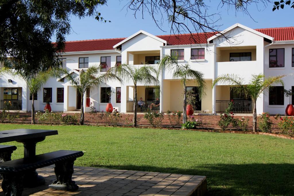 a view of the back of the building at Casa Bianca Guest Lodge in Hartbeespoort