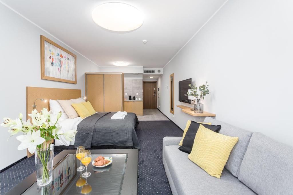 Posteľ alebo postele v izbe v ubytovaní Rent like home - Apartamenty DEO PLAZA