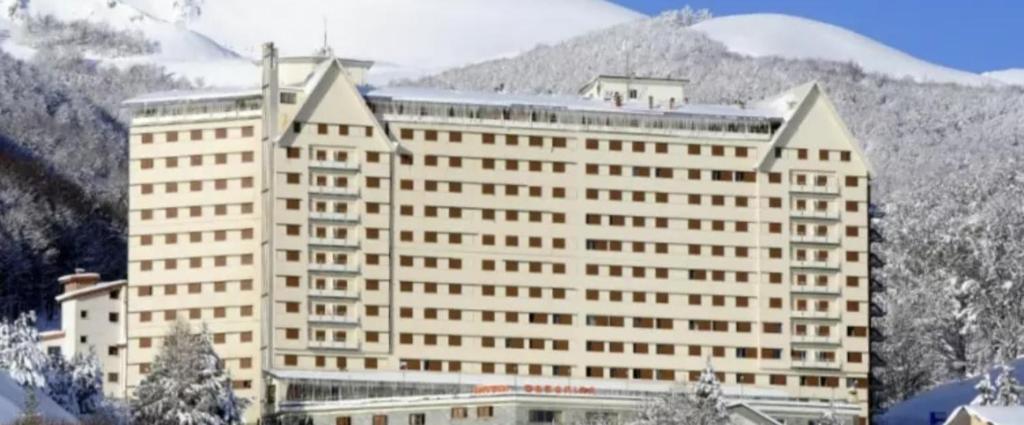 Nespecifikovaný výhled na hory nebo výhled na hory při pohledu z hotelu