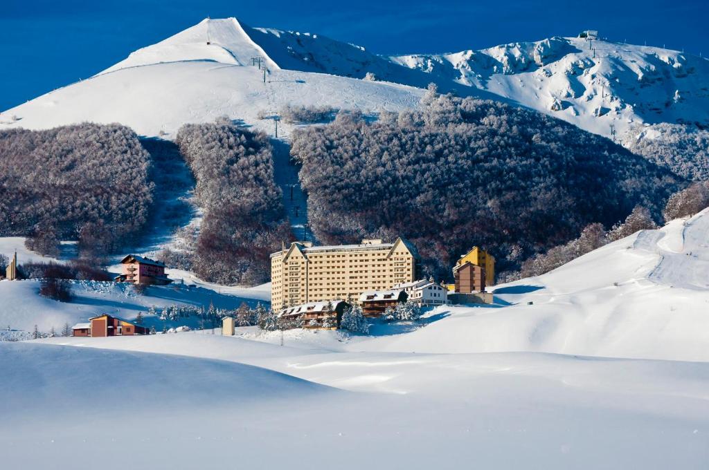 Nespecifikovaný výhled na hory nebo výhled na hory při pohledu z hotelu