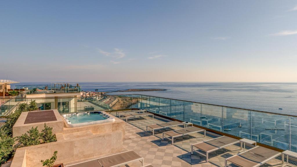 Nespecifikovaný výhled na moře nebo výhled na moře při pohledu z hotelu