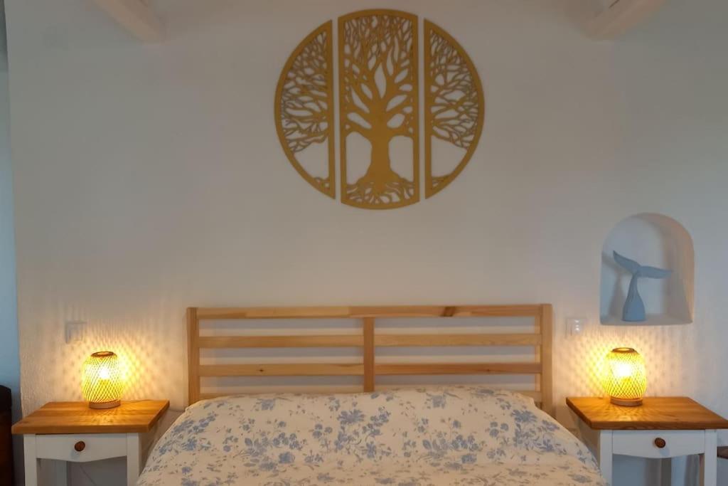 Postel nebo postele na pokoji v ubytování Katafygio, hillside hideaway in Skiathos