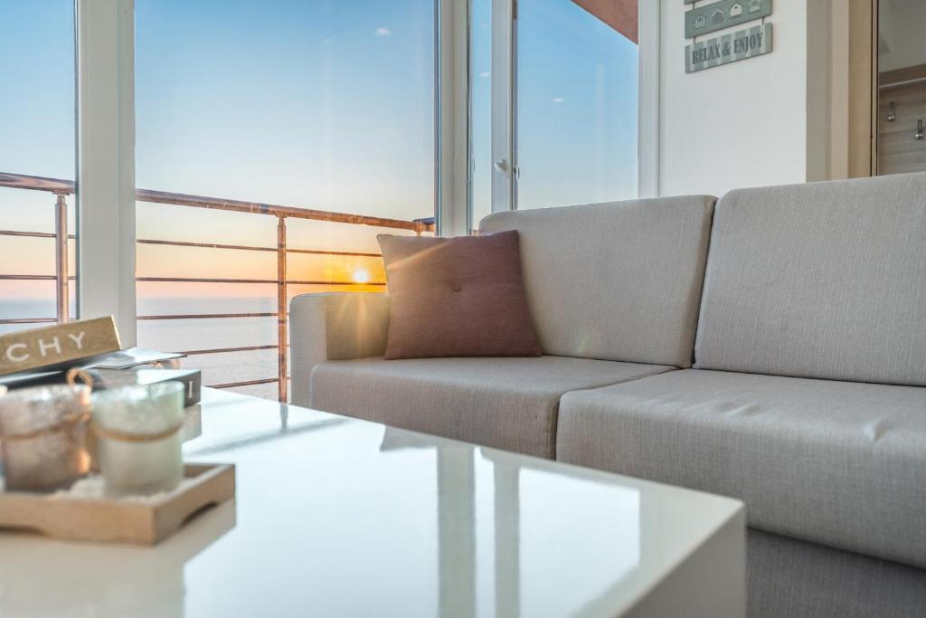 Blue Heaven Beachfront - Image 8