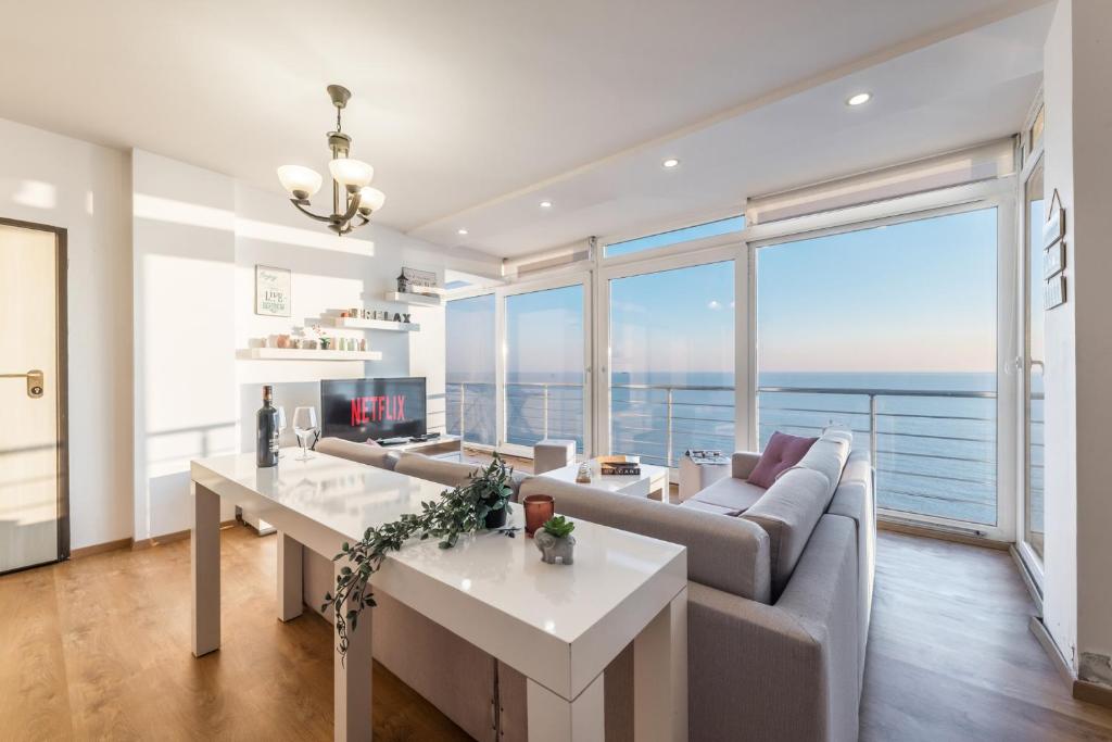 Blue Heaven Beachfront - Image 5