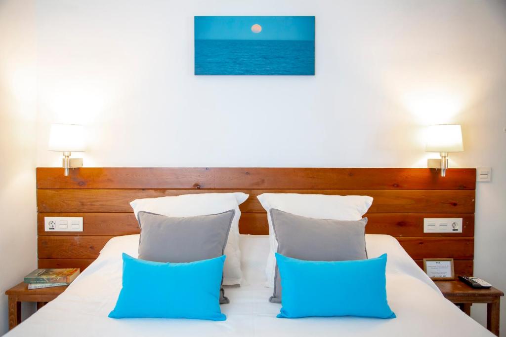 Postel nebo postele na pokoji v ubytování Hostal Boutique Casa del Mar Altea