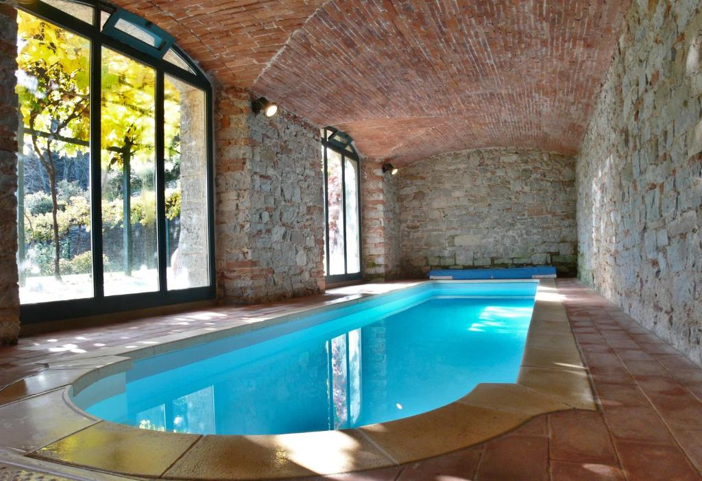 Bazén v ubytování Badia a Coltibuono Wine Resort nebo v jeho okolí