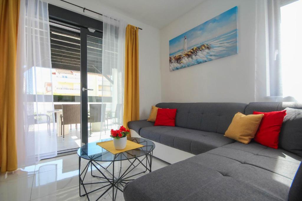 Posezení v ubytování Villa Essenza Mare in Vodice only 650 meters from the beach