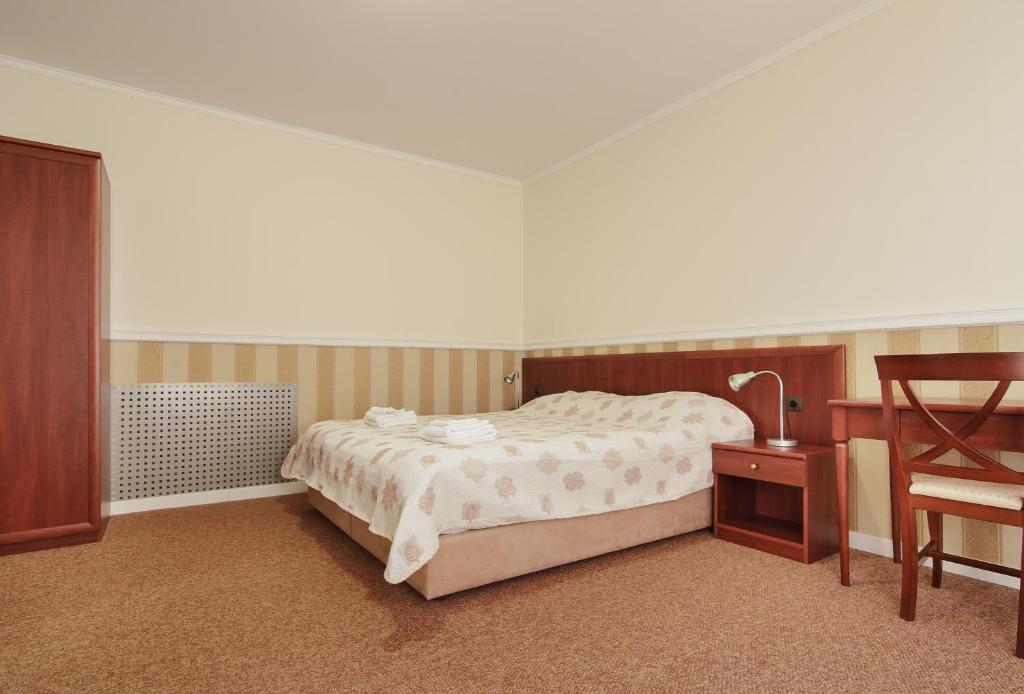 Postel nebo postele na pokoji v ubytování Consul Hotel Консул