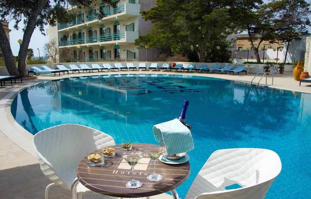 Bazén v ubytování HOTIDAY Room Collection - Leuca Lungomare nebo v jeho okolí