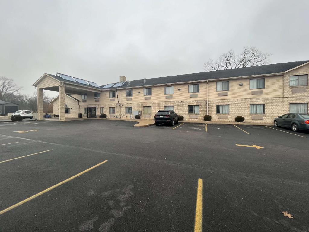 a parking lot in front of a large building at Motel 6 Portland, IN in Portland