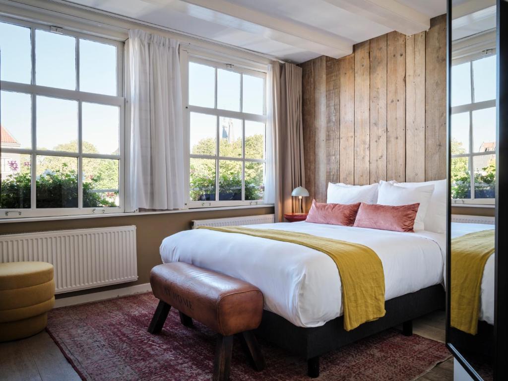 
Small Double Room with Canal View
