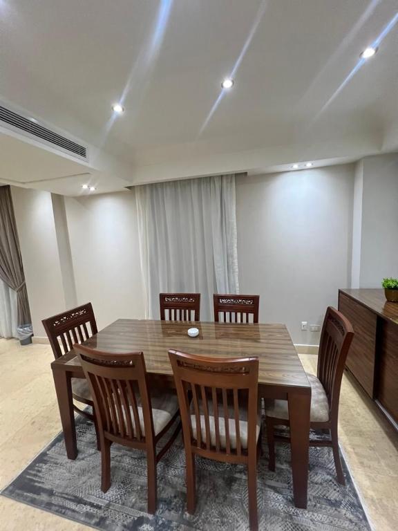 Posezení v ubytování YARA- Luxury Apt- 3BR- New Cairo - B
