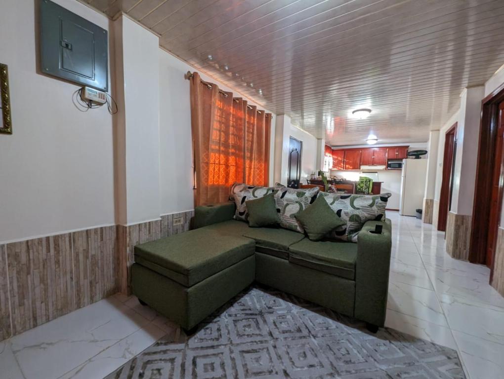Comfy and Cozy Apartment - Hizvo
