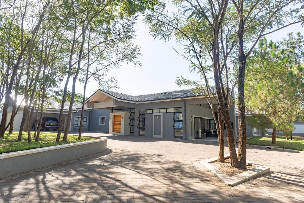 Upmarket 4 bed Chisipite house 2193, Kingsmead (updated prices 2024)