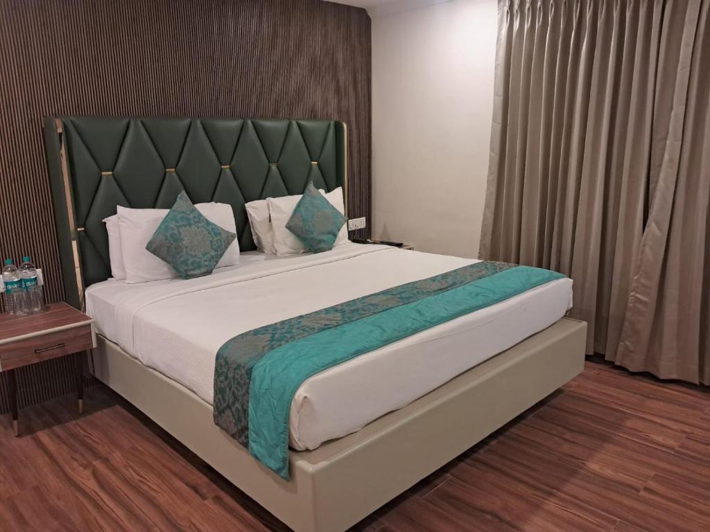 Postel nebo postele na pokoji v ubytování Hotel Grand Residence