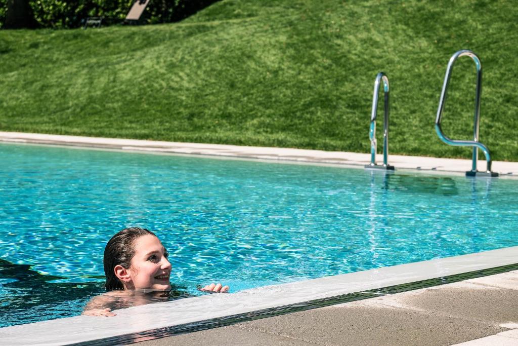 Bazén v ubytování Paladina Hotel nebo v jeho okolí