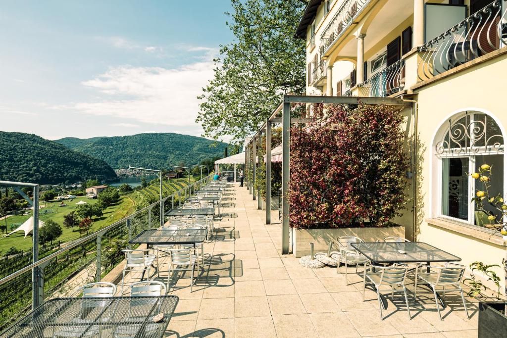 Nespecifikovaný výhled na hory nebo výhled na hory při pohledu z hotelu