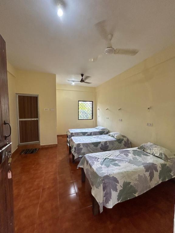Postel nebo postele na pokoji v ubytování Anjunapalms GuestHouse