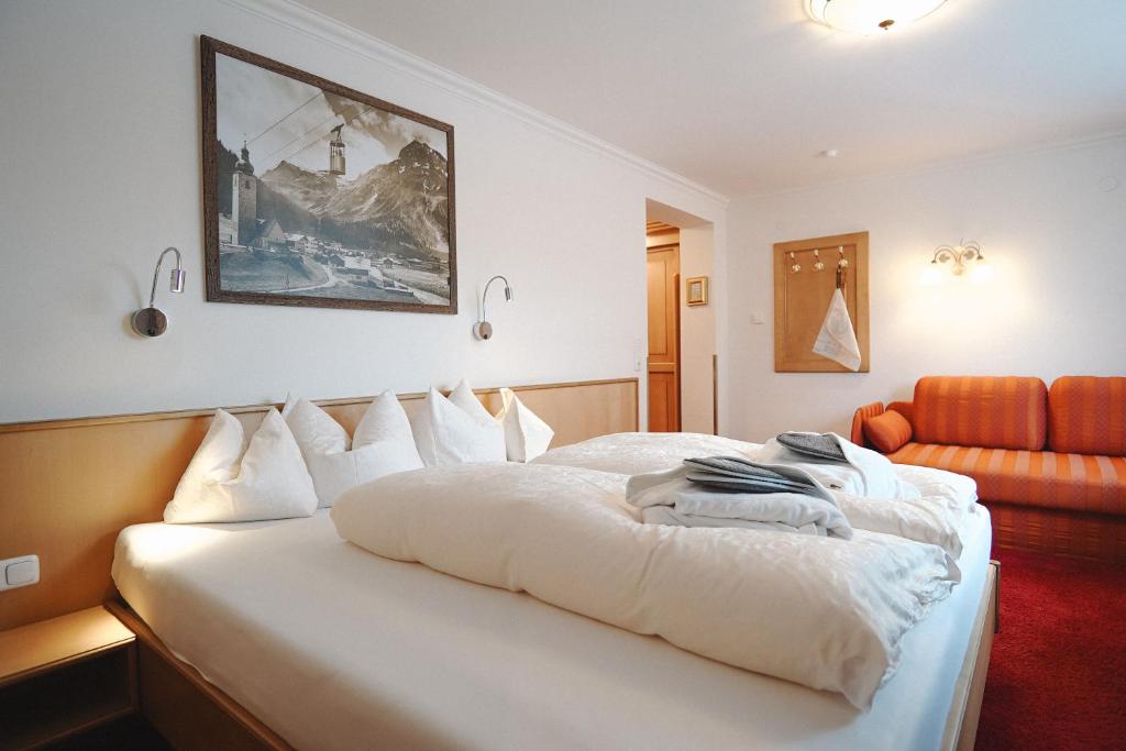 Postel nebo postele na pokoji v ubytování Hotel Acerina Superior