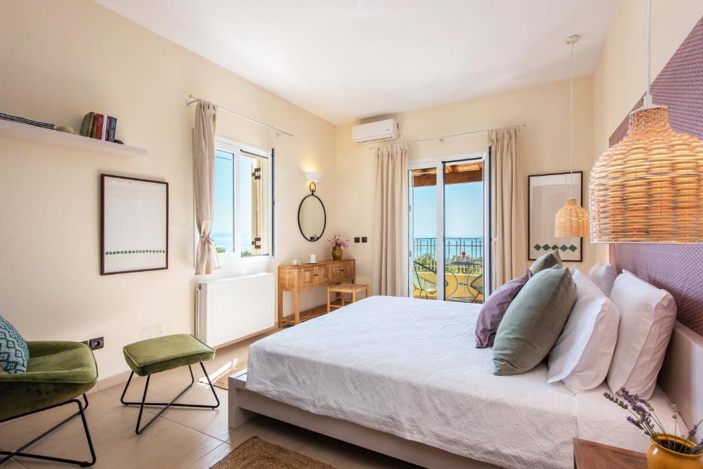 una camera con un grande letto e una finestra di Terra Rossa by Konnect, Views to Ionian Sea a Spartýlas